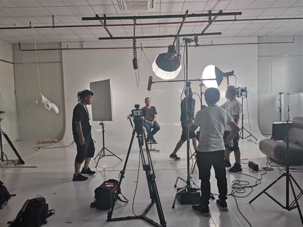 hiring shanghai cameraman  allow you to shoot different types of projects.